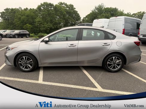 Used 2024 Kia Forte LXS w/ LXS Technology Package FWD image 5
