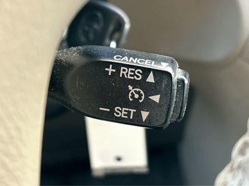 Used 2013 Toyota Sienna XLE image 31