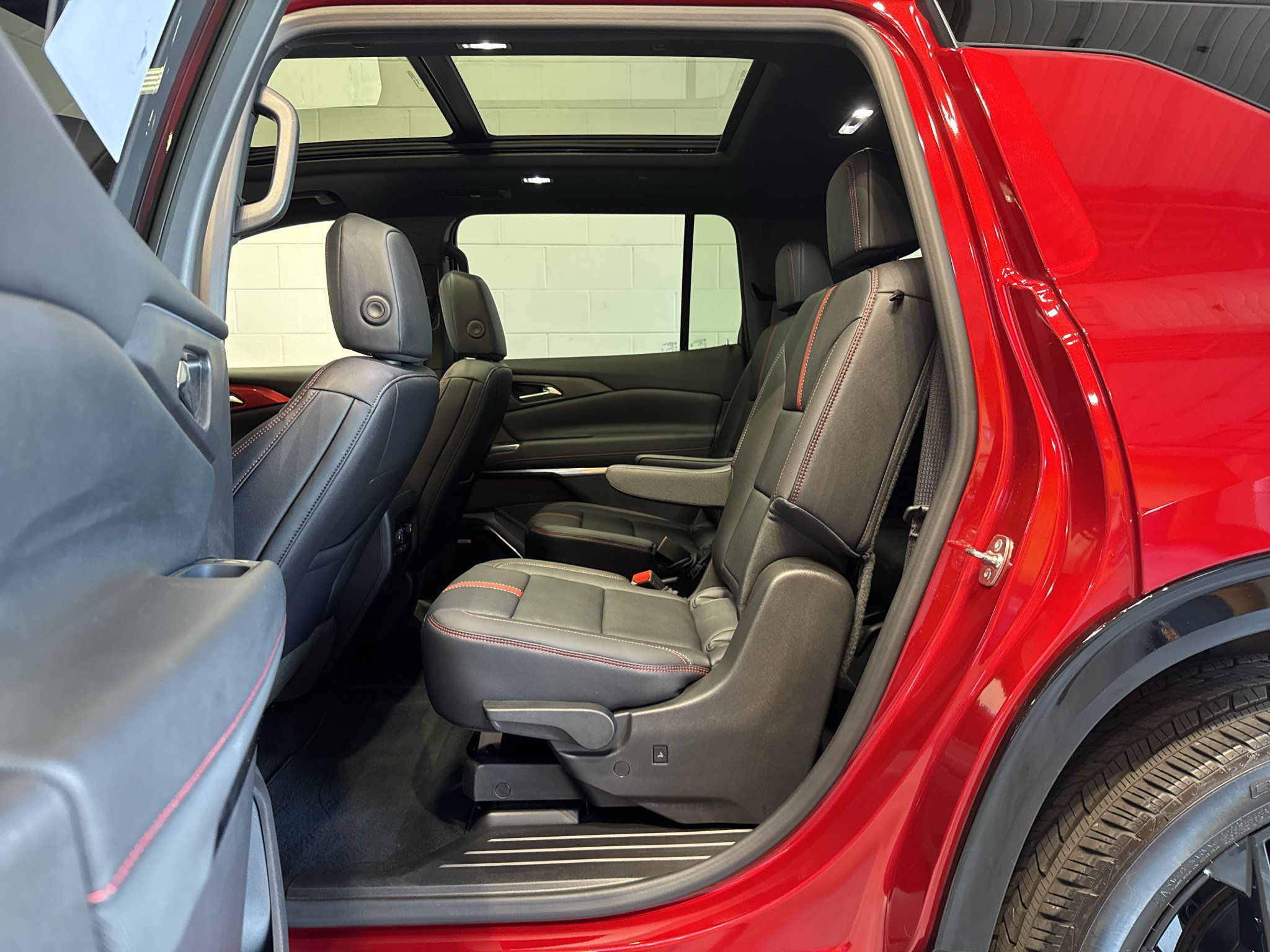 Used 2026 Chevrolet Traverse RS AWD/4WD image 10