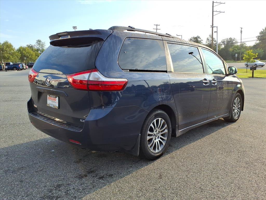Used 2019 Toyota Sienna XLE w/ XLE Navigation Package FWD image 4