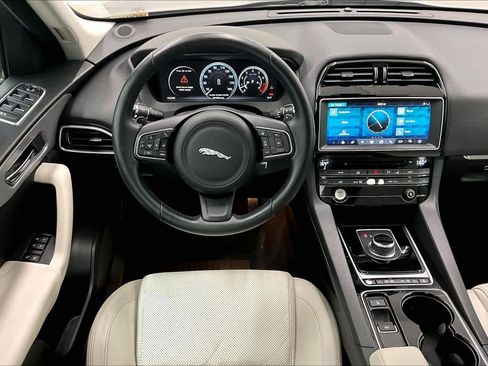 Used 2017 Jaguar F-PACE Prestige image 5