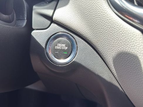 Used 2020 Chevrolet Equinox LT FWD image 23