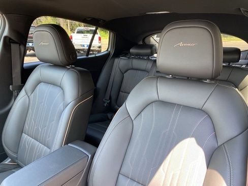 New 2025 Buick Envista Avenir image 18