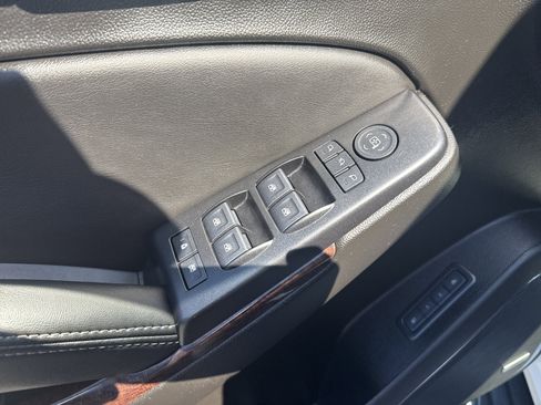 Used 2020 GMC Yukon SLT AWD/4WD image 17