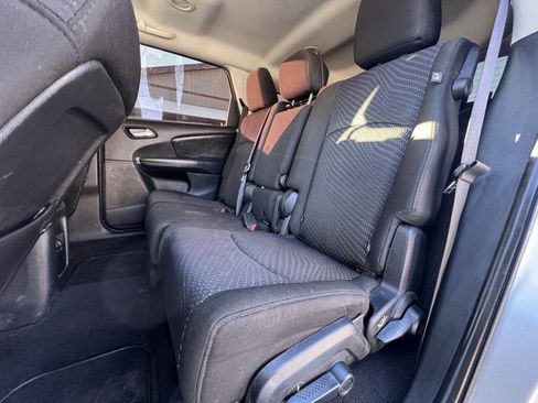 Used 2019 Dodge Journey SE w/ Premium Group image 19