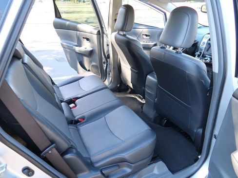 Used 2012 Toyota Prius V Five w/ Preferred Accessory Pkg FWD image 10