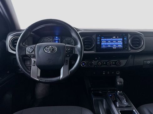 Used 2018 Toyota Tacoma TRD Sport AWD/4WD image 22