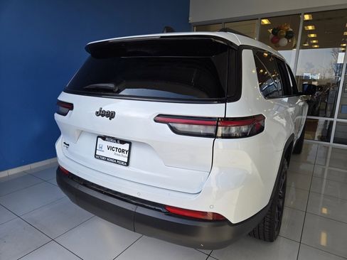 Used 2023 Jeep Grand Cherokee L Laredo image 6