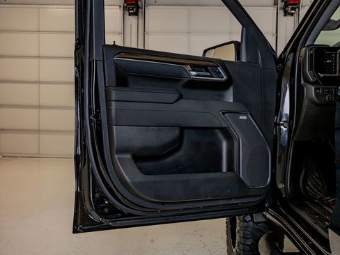 Used 2025 Chevrolet Silverado 1500 LT Trail Boss w/ Convenience Package II AWD/4WD image 36