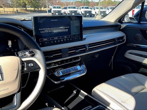 New 2026 Lincoln Corsair Premiere image 7