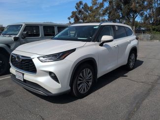 Used 2020 Toyota Highlander Platinum video 1