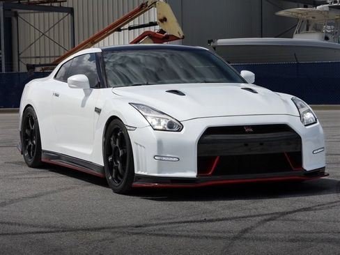 Used 2013 Nissan GT-R Premium image 6