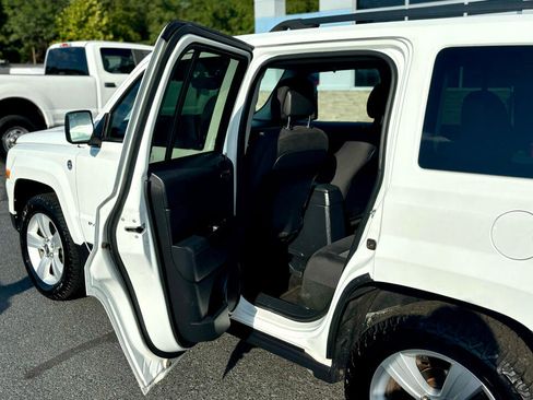 Used 2015 Jeep Patriot Latitude image 18