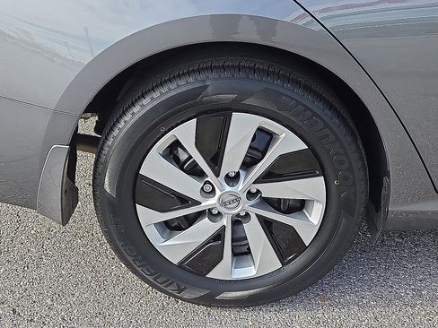 Used 2024 Nissan Altima 2.5 S image 7