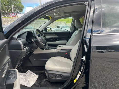 Used 2024 Toyota Grand Highlander AWD image 8