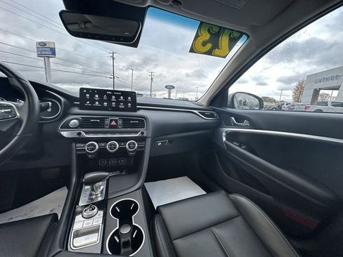 Used 2023 Genesis G70 2.0T image 14