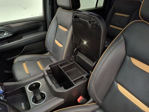 Used 2023 GMC Yukon XL AT4 w/ Technology Package AWD/4WD image 29