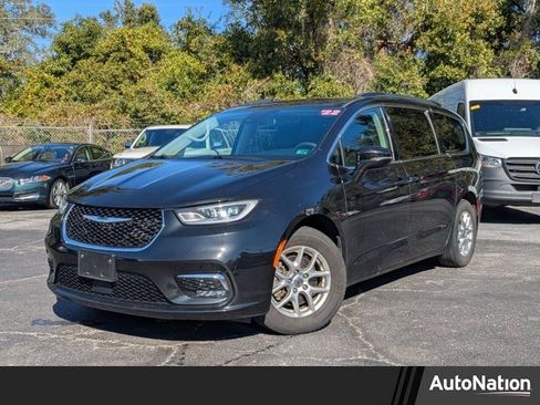 Used 2022 Chrysler Pacifica Touring-L image 1