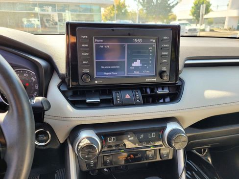 Used 2021 Toyota RAV4 XLE Premium AWD/4WD image 28