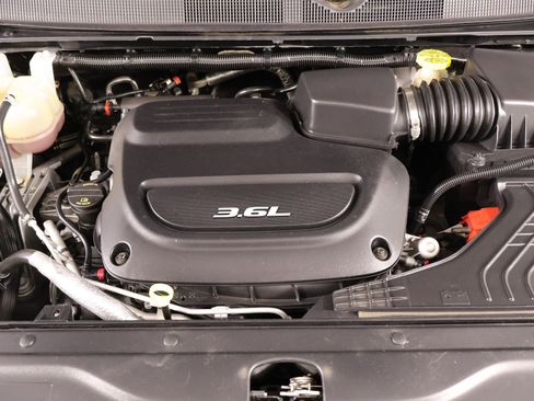 Used 2017 Chrysler Pacifica Touring-L Plus w/ Advanced Safetytec Group FWD image 22