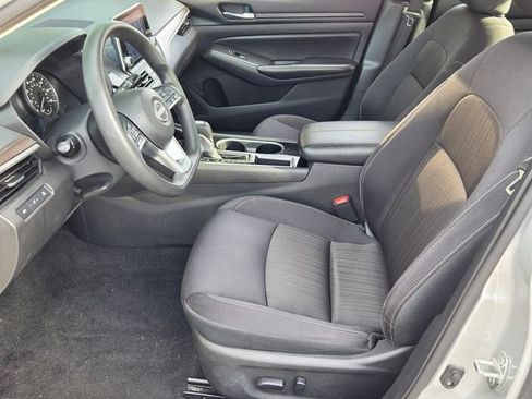 Used 2024 Nissan Altima 2.5 SV FWD image 10