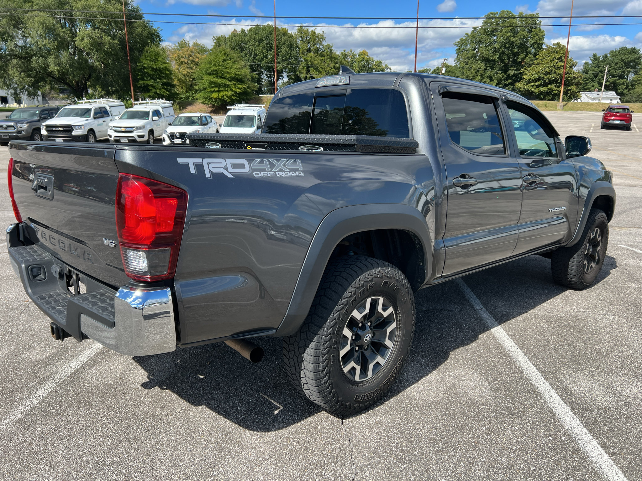 Used 2018 Toyota Tacoma TRD Off-Road AWD/4WD image 3