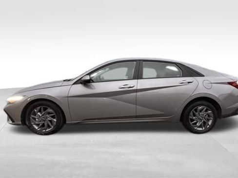Used 2024 Hyundai Elantra SEL image 8