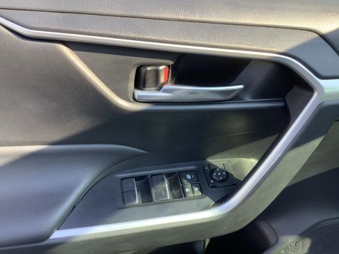 Used 2023 Toyota RAV4 AWD Hybrid image 12