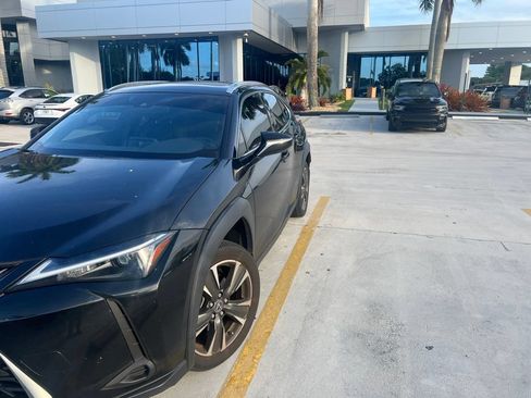 Certified 2024 Lexus UX 250h FWD image 8