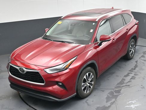 Certified 2022 Toyota Highlander XLE image 31