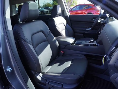 New 2026 Nissan Pathfinder SL image 13