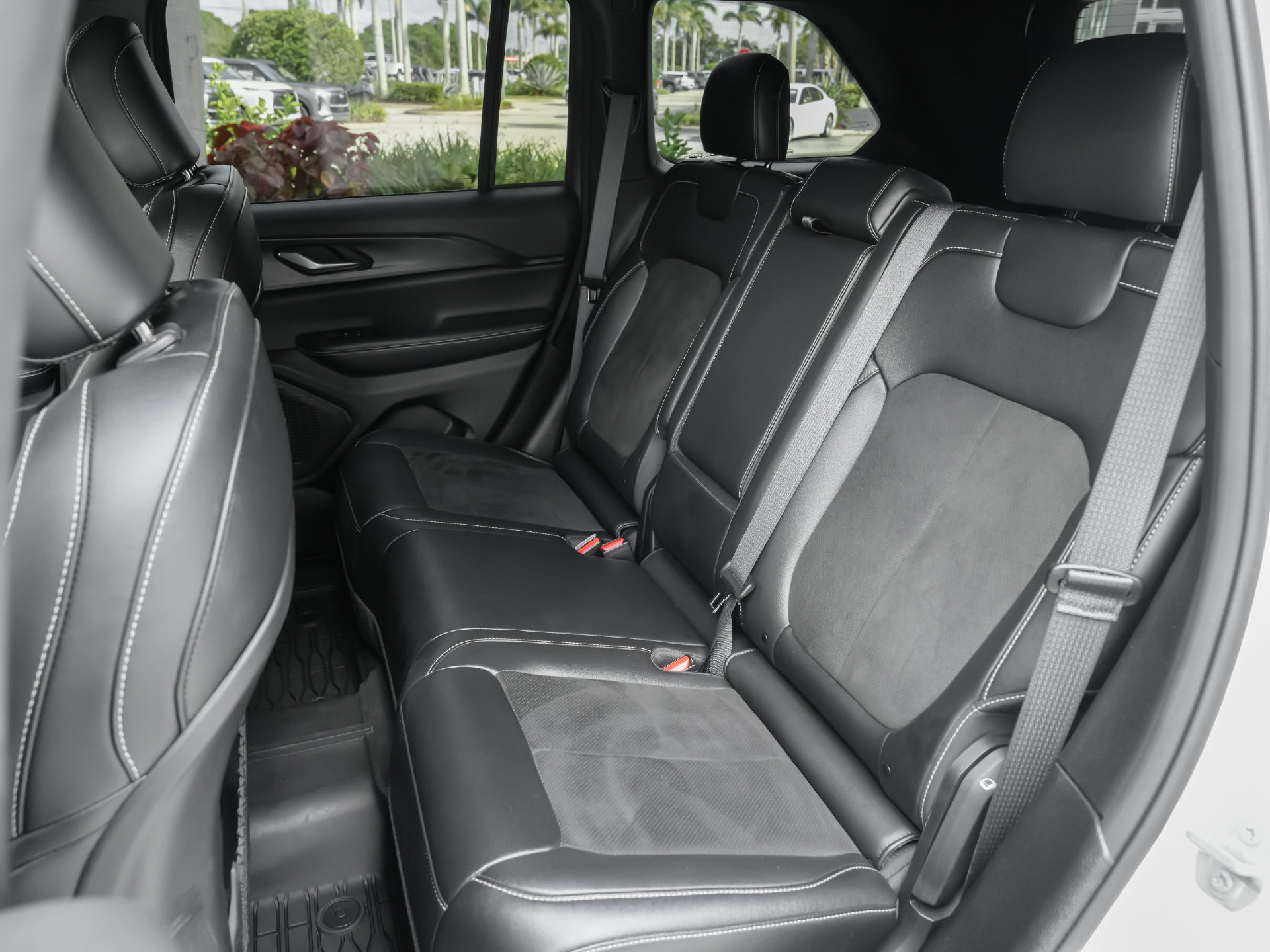 Used 2023 Jeep Grand Cherokee Altitude AWD/4WD image 33