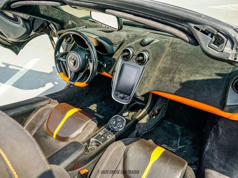Used 2019 McLaren 570S Spider image 37