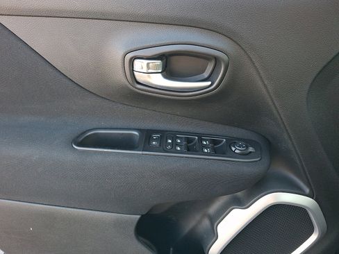 Used 2021 Jeep Renegade Sport image 11