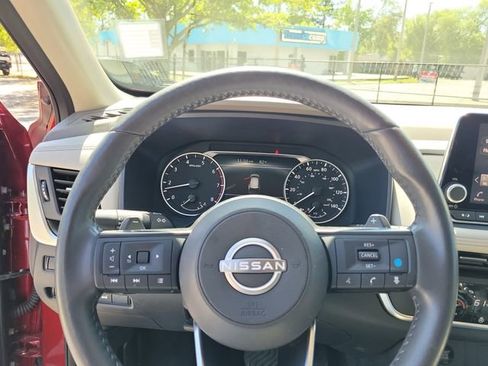 Used 2024 Nissan Rogue SV w/ SV Premium Package image 16