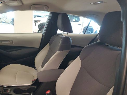 Used 2022 Toyota Corolla LE image 16