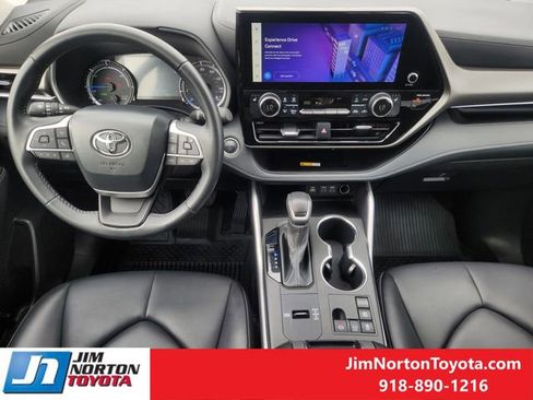 Used 2024 Toyota Highlander XLE image 29