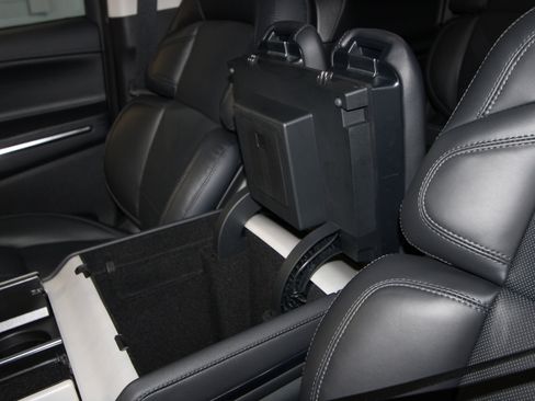New 2026 Lincoln Navigator Reserve AWD/4WD image 19
