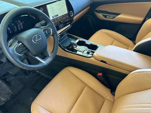 Used 2025 Lexus NX 250 FWD w/ Accessory Package (Z2) image 10