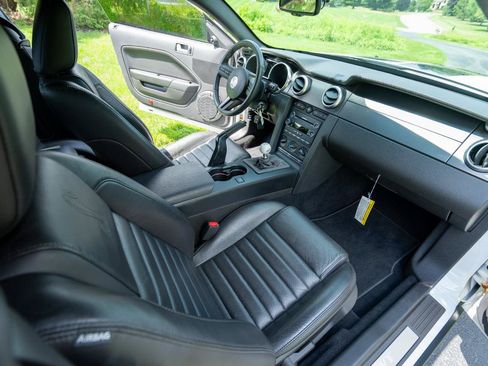 Used 2008 Ford Mustang Shelby GT500 RWD image 25