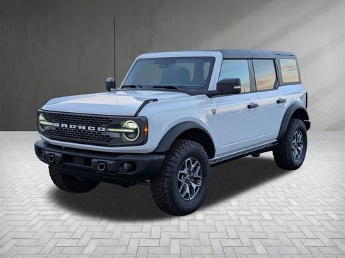 New 2025 Ford Bronco Badlands image 2