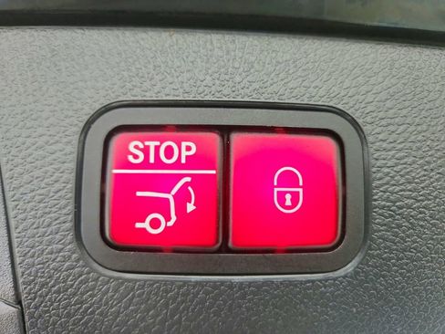 Used 2018 Mercedes-Benz GLC 300 4MATIC image 31