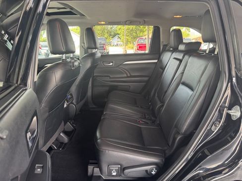 Used 2019 Toyota Highlander XLE FWD image 20