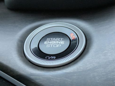 New 2025 Jeep Grand Cherokee L Limited w/ Luxury Tech Group II image 32