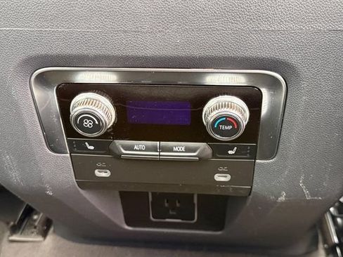 Used 2024 GMC Yukon XL Denali RWD image 21
