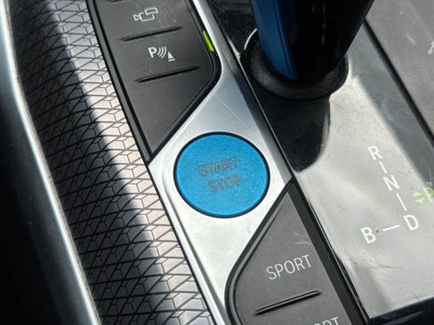 Used 2022 BMW i4 eDrive40 w/ M Sport Package image 24