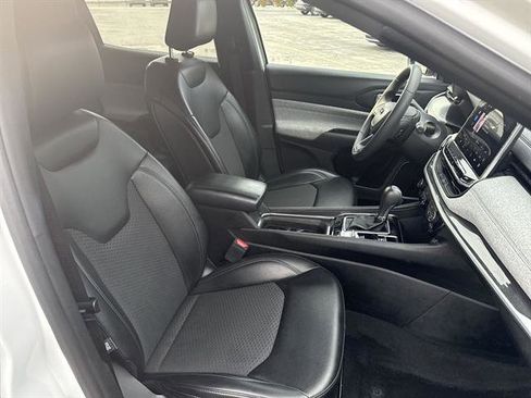 Used 2023 Jeep Compass Latitude image 25