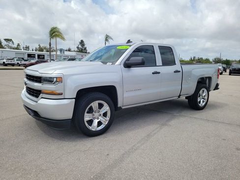Used 2019 Chevrolet Silverado 1500 Custom w/ Custom Convenience Package image 2
