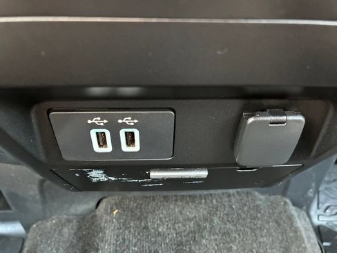 Used 2017 Ford F150 XLT w/ Equipment Group 302A Luxury AWD/4WD image 28
