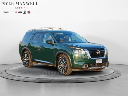 Used 2024 Nissan Pathfinder Platinum w/ Cargo Package FWD image 2
